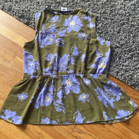 Cabi 4184 Celebrity Floral Green Blouse Fall 2021 Size Small - Picture 8 of 13